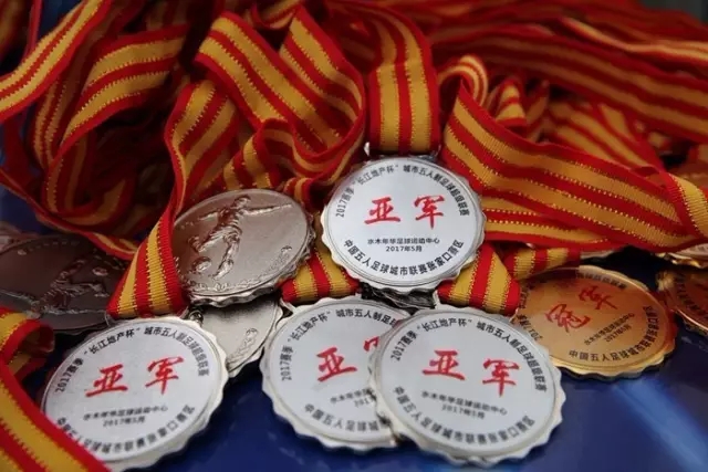 中国足球中场短缺现象透视