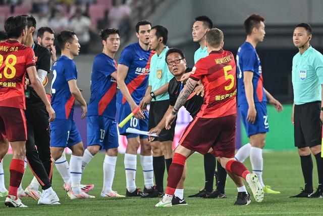 伊劳拉在利物浦的工作方式：训练主导、私下低调