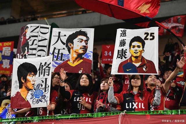 李嫣、窦靖童与宋妍霏音乐节同框，引发关注